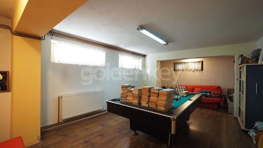 Vila cu 9 camere, 5 bai | D+P+1+M | 416mp teren - 26