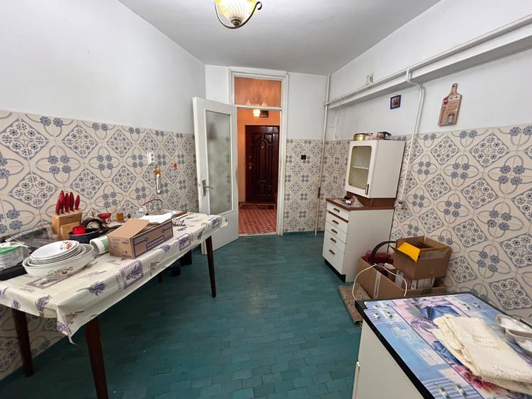 Etaj 2 - Apartament 3 camere 96mp, zona Calarasilor.