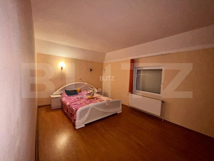 Casa de vanzare  , 258 mp  utili + 418 teren, zona Closca - 10