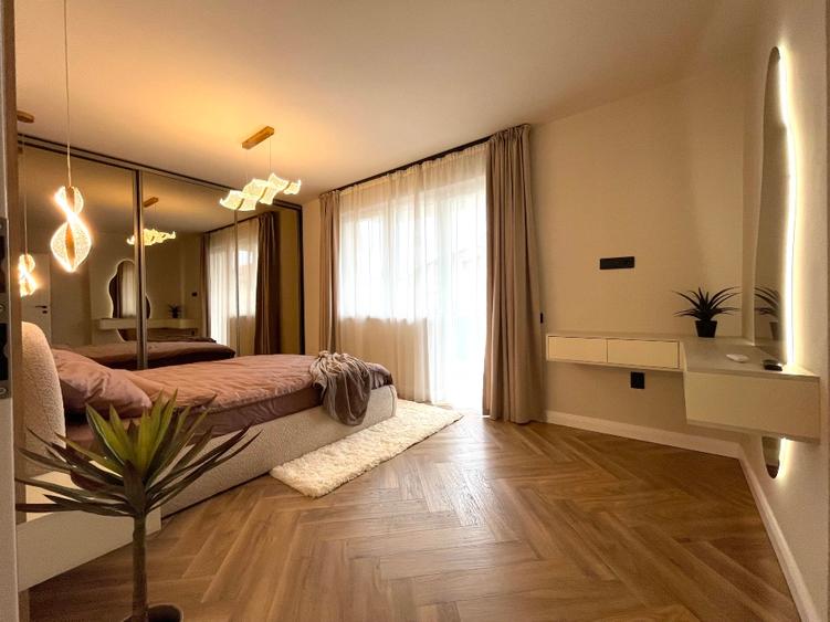 Proprietar vând ap 3 camere Florești, două băi, bloc cu lift
