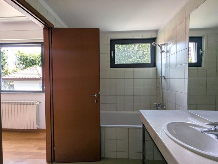 Apartament cu 5 camere, 2 terase si 2 locuri de parcare in Washington Residence!
