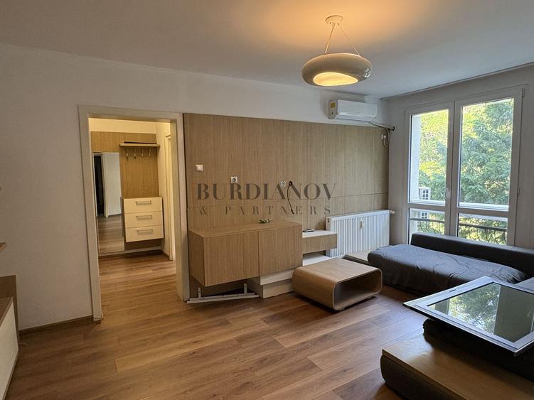 Apartament cu 3 camere - Metrou Costin Georgian - bd. 1 Decembrie 1918