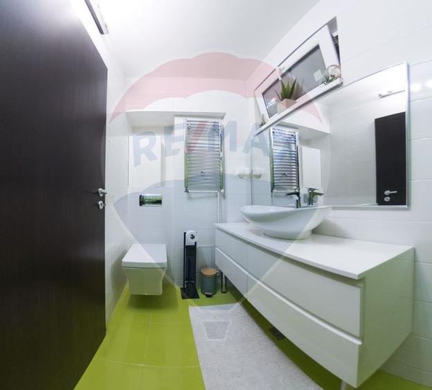 Apartament cu 3 camere de vanzare în zona Stirbei Voda