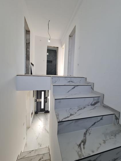 Case Cubiste in Faza de Executie Arhitectura Moderna, Teren Generos, Utilitati