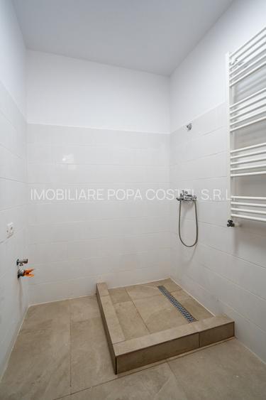 Otopeni central - Calea Bucurestilor (DN1) vila P+2 cu 7 camere 6 bai, parcare