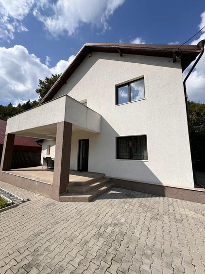 Vila de Vânzare în Cheia, Prahova - Relaxare și Confort într-un Cadru Natural de