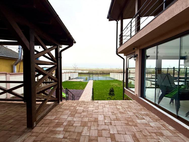 Pensiune turistica de vanzare in Corbu vedere lac afacere la cheie