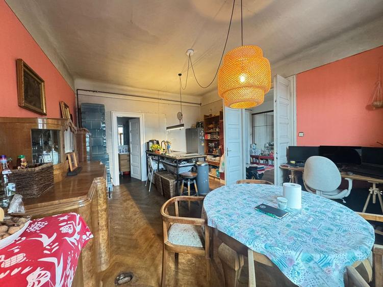 Apartament interbelic in zona Mihai Viteazul-103mp, et. 2/2