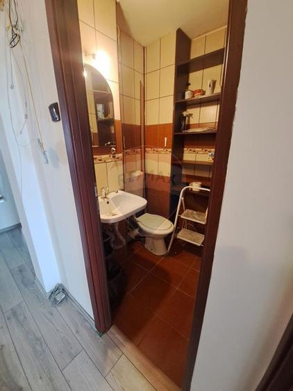 3 camere de închiriat, zona Spitalul Județean