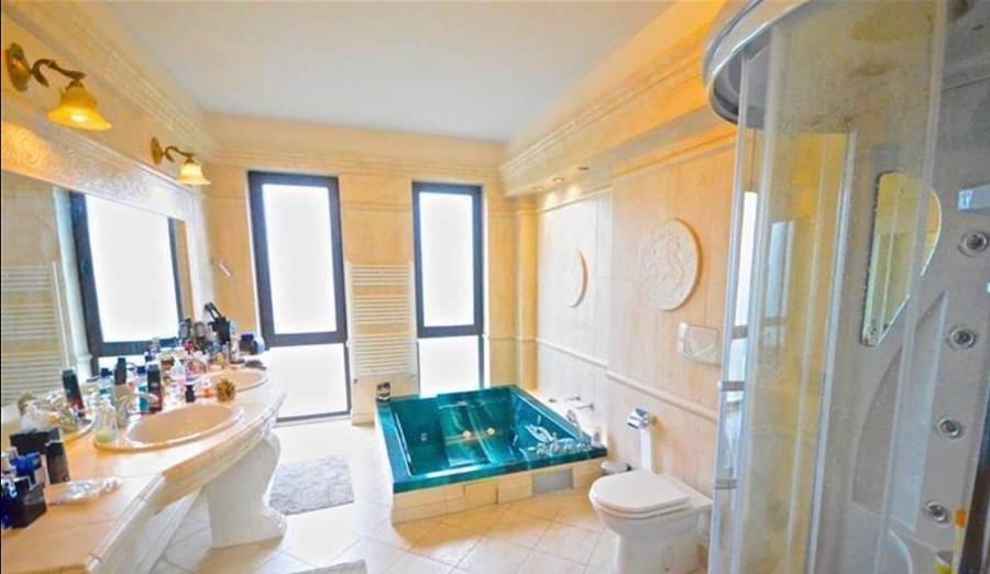 Vila exclusivista 2008,arhitect spaniola,5 dormitoare,5 bai,teren 1420mp,garaj 2