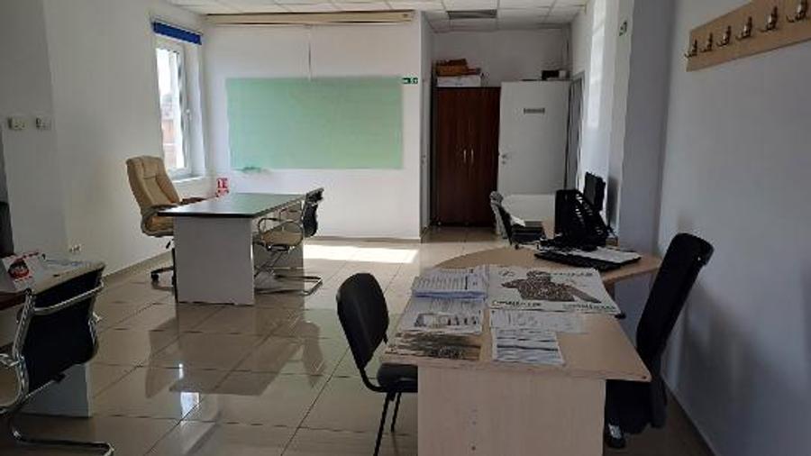UNIVERSITATE SPATIU PTR BIROURI ETAJ 3 PRET 3100 EURO