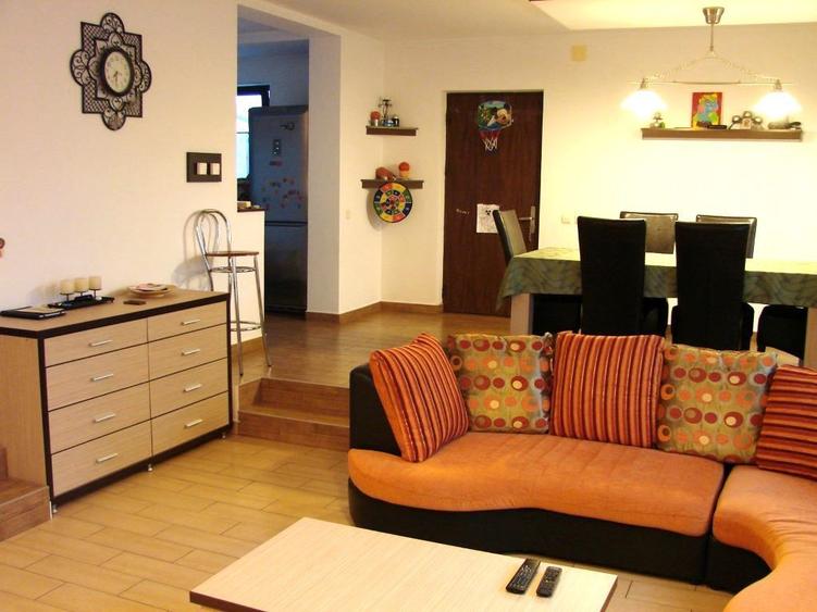 Vanzare vila individuala | 6 camere | Otopeni | Panouri solare