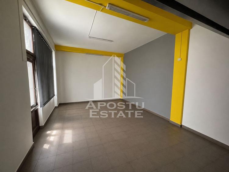 Spatiu comercial de inchiriat 49 mp , intrare din strada, Girocului.