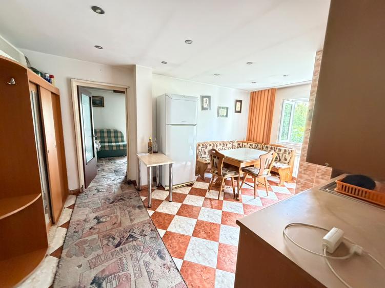 2 camere de vânzare în zona Gorjului | Bloc vechi