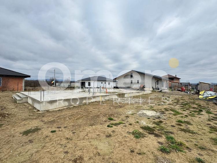 Teren intravilan cu fundație | panoramă deosebită | Cătălina | 1000 mp
