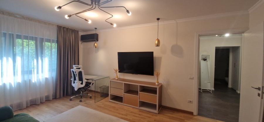 Apartament 2 camere complet renovat, 2 minute de metrou Brancoveanu si parc