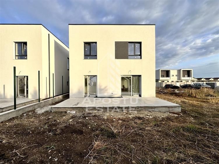 Jumatate de duplex cu 5 camere de vanzare, despartit, Dumbravita