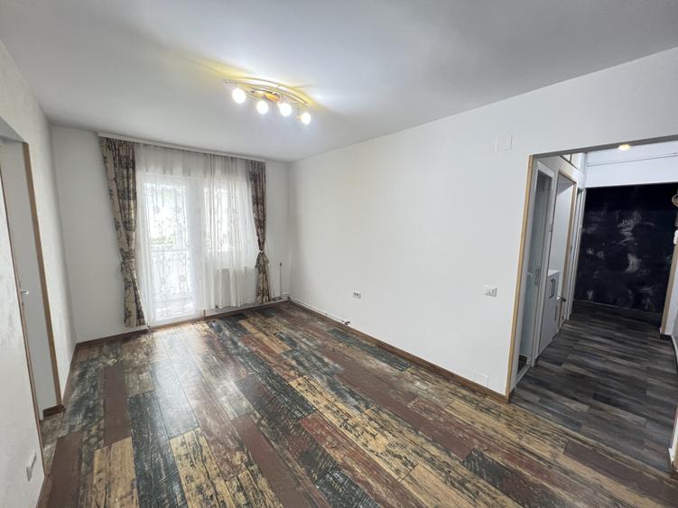 Apartament 2 camere, et 2, de vânzare