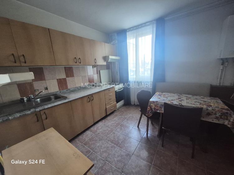 De vânzare – Apartament 3 camere, 2 băi, etaj 1 - 4
