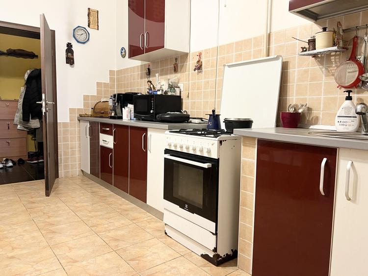 Apartament 4 camere, 120mp utili, cladire istorica, parter - Central