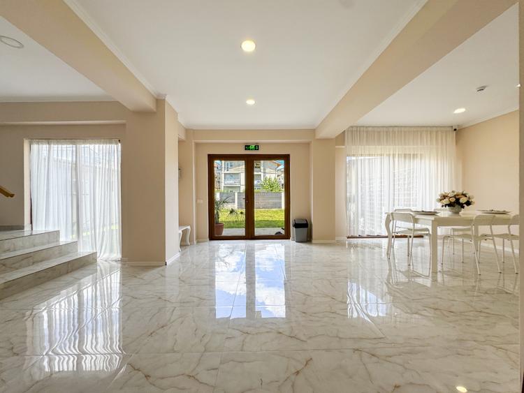 Pensiune de vanzare Costinesti, 26 camere duble, complet functionala