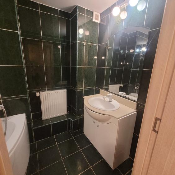 Vand apartament cu 3 camere Centrul Civic, Strada Toamnei