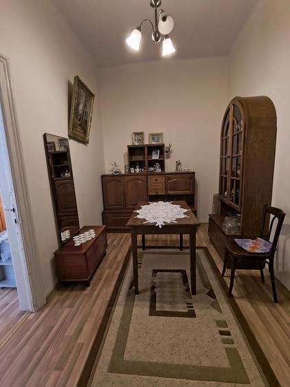 UNIVERSITATE, CASA DE CARAMIDA CU 2 CAMERE, 176 MP, PRET 210000 EURO.