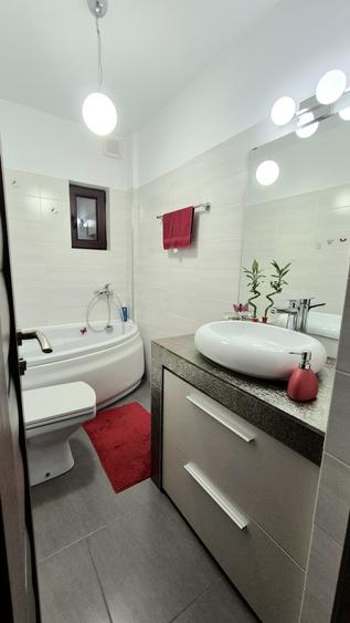 Apartament 3 camere decomandat - Poarta 6 - 139,000 euro(Cod E5)