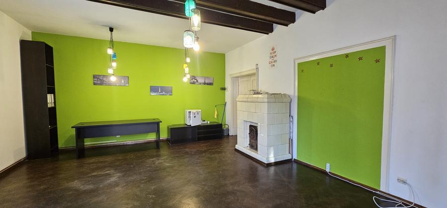 Inchiriez spatiu central,la casa,parter, pretabil pentru birouri sau activitati