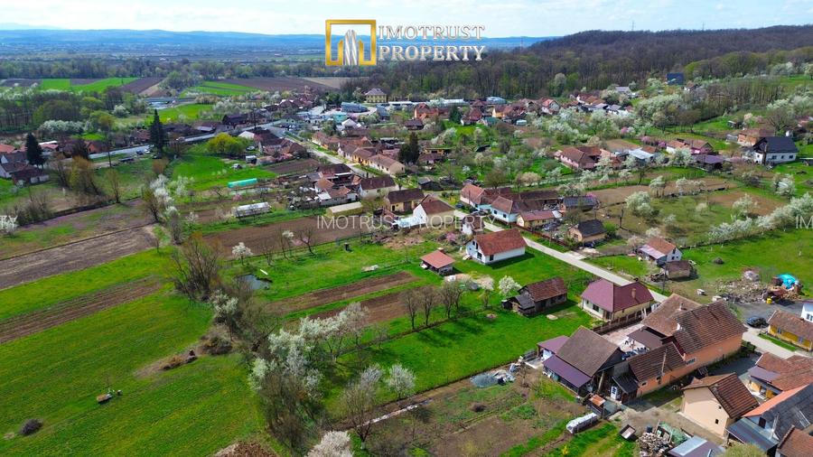 Casă de vânzare în Săvârșin - 1.540 mp teren - 6