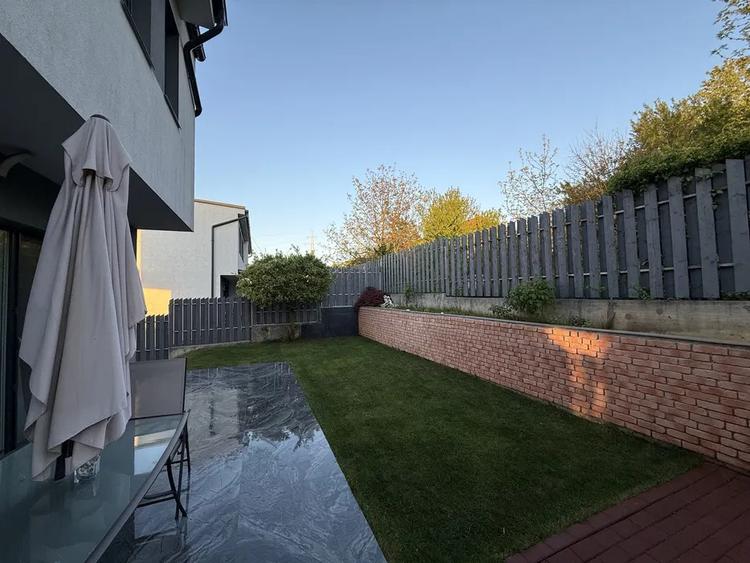 Duplex de vanzare de 120 mp , teren 300 mp zona Vivo