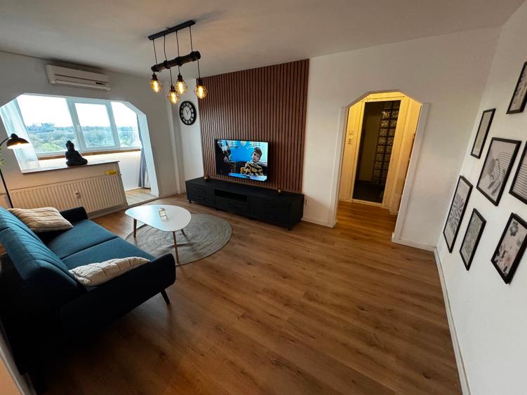 Apartament proaspăt renovat cu vedere spectaculoasă la lacul Tinretului