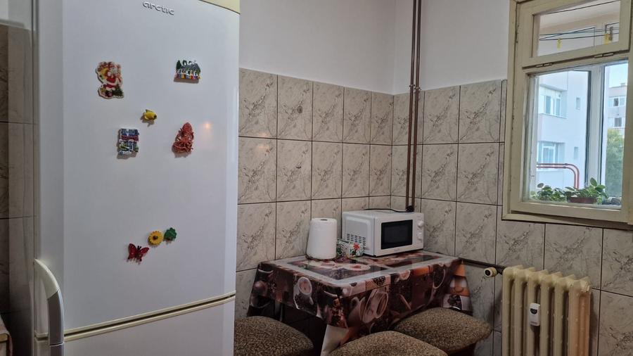 De închiriat 3 cam decomandat zona Mărgeanului mobilat/utilat