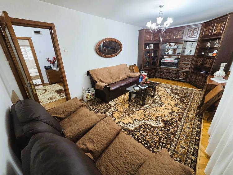 Apartament 3 camere str VICTORIEI - etajul 1