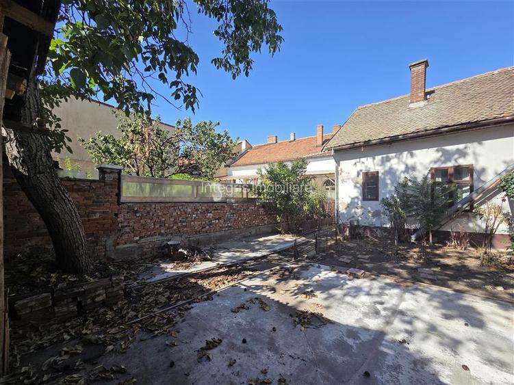 Casa cu 4 camere,curte individuala,acces auto,,ultracentral,Oradea - 2