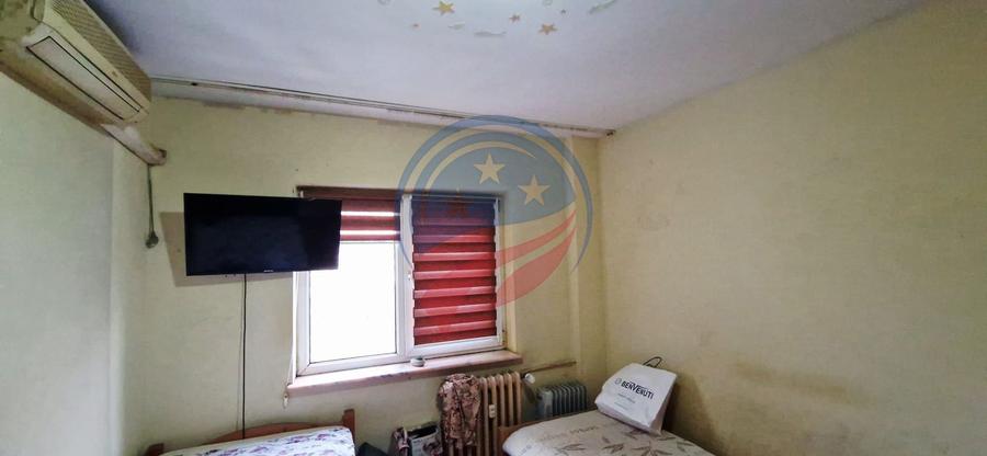 Apartament 4 camere et. 3 din 4 zona Garii