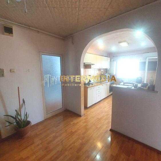 Apartament 2 camere decomandat  Cetate - 2