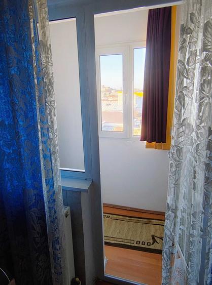 De vânzare apartament 3 camere + boxa zona școlilor