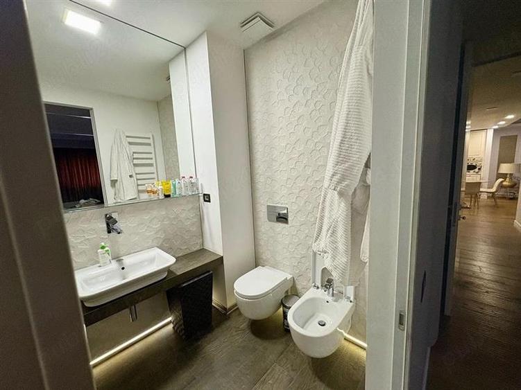 Vanzare 4 camere cu, curte Herastrau