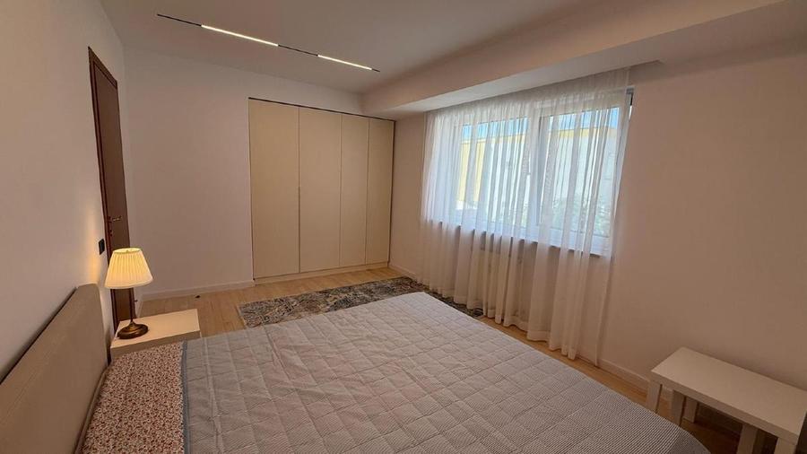 Aviatorilor I Apartament 3 camere de vanzare + loc de parcare