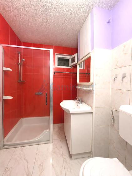 Apartament de vanzare in Oradea, decomandat cu 3 camere, zona Dacia