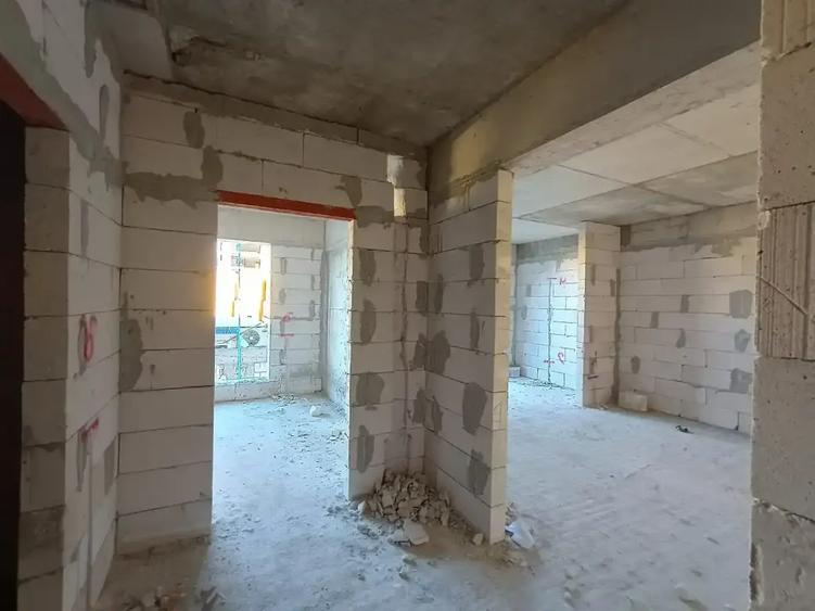 2 camere luminoase - open space - cu balcon generos