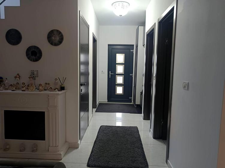 Duplex despărțit prin garaj, 3 Dormitoare- Zona Lidl - Dumbravita