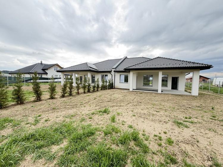 Casa tip duplex , curte libera 340 mp, Cristian