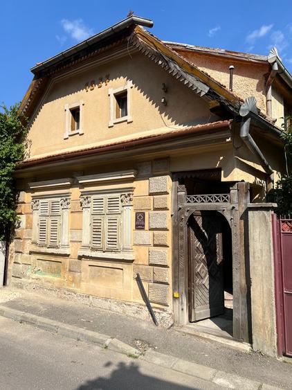 Casa istorica de vanzare in Scheii Brasovului