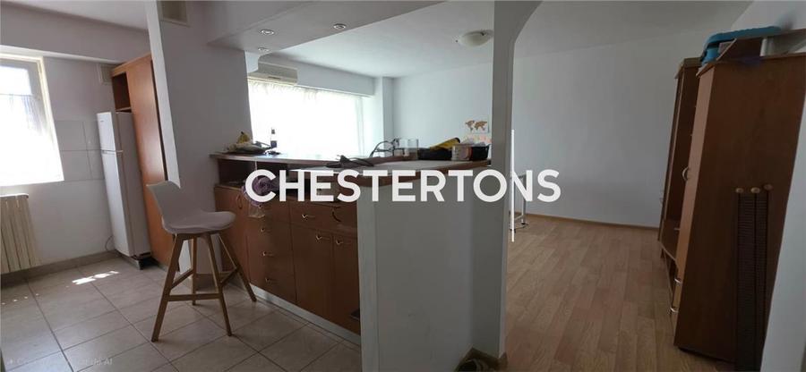Pret redus! Vanzare urgenta apartament cu 3 camere bloc din anul 2000 cu locuri