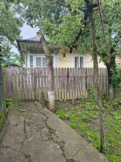 Teren cu casa batraneasca in Zaicesti