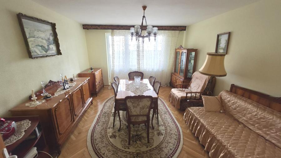 Apartament 3 camere, 74 mp, balcon, demisol, Cetate