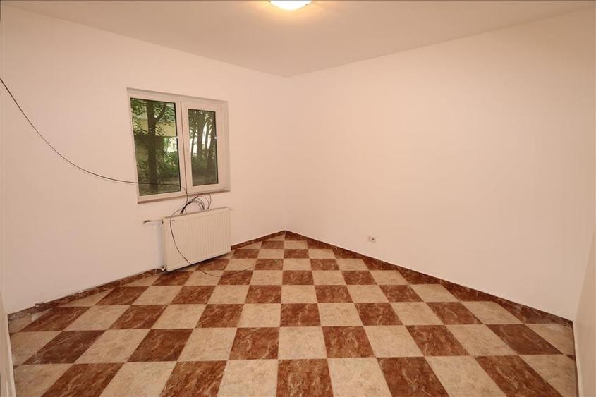 Birouri / Spatiu de inchiriat, zona Alexandru Vlahuta.