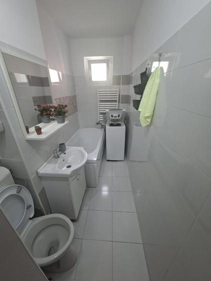 Apartament cu 2 camere decomandat, etaj 2/4, zona Alexandru cel Bun